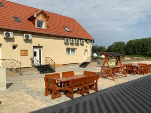 לינה בקרעסטיר 