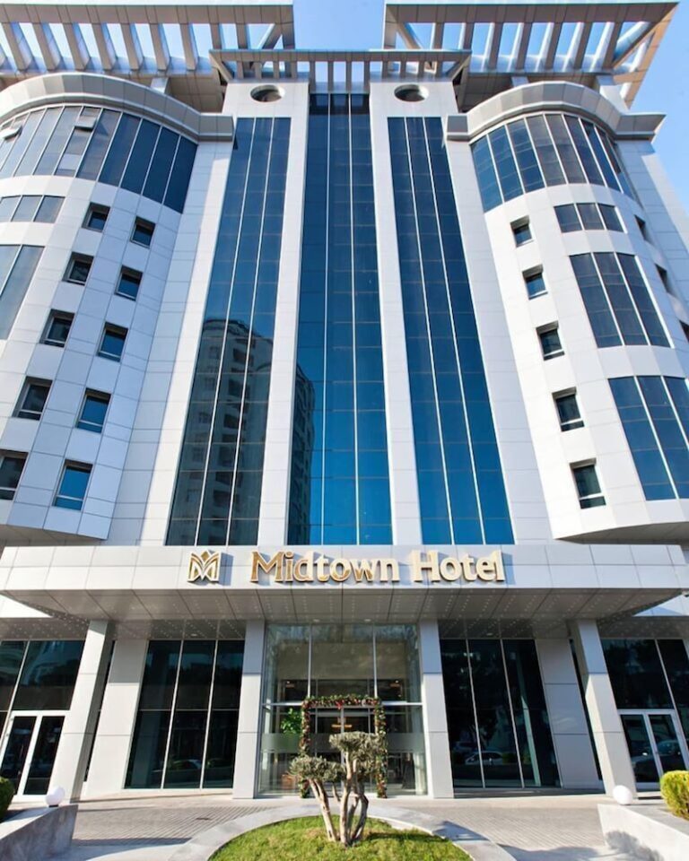 מלון Midtown Hotel באקו, אזרבייג'ן ,קרוב לבית חבד.
