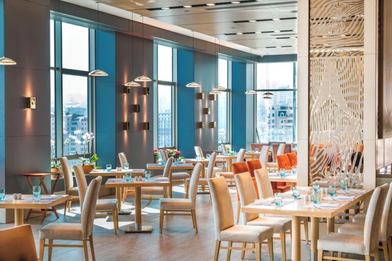 מלון Mövenpick Winter Park Baku באקו, אזרבייג'ן,קרוב לבית חבד