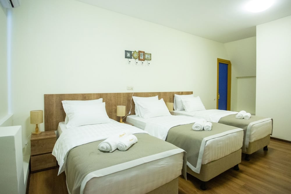 מלון סמוך לחבד טביליסי