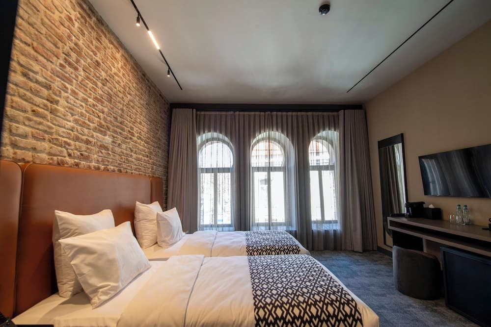 מלון ליד בית חבד טביליסי5