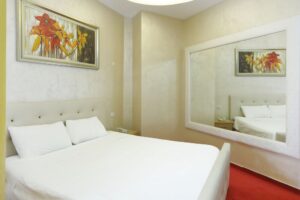 מלון ליד חבד טירנה