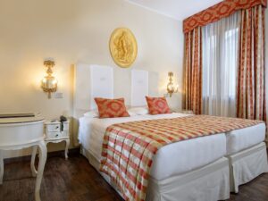 מלון צמוד לחבד ונציה