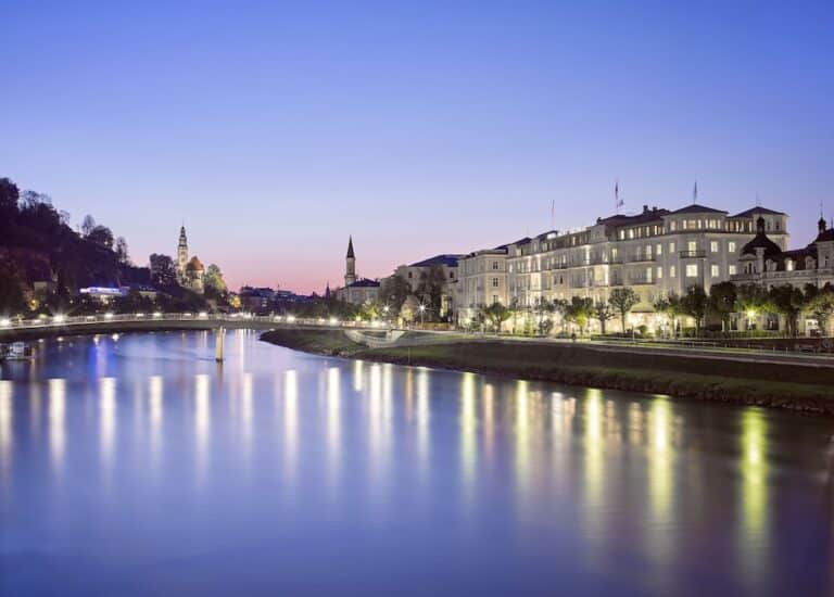 מלון Hotel Sacher Salzburg זלצבורג, אוסטריה. קרוב לבית חבד