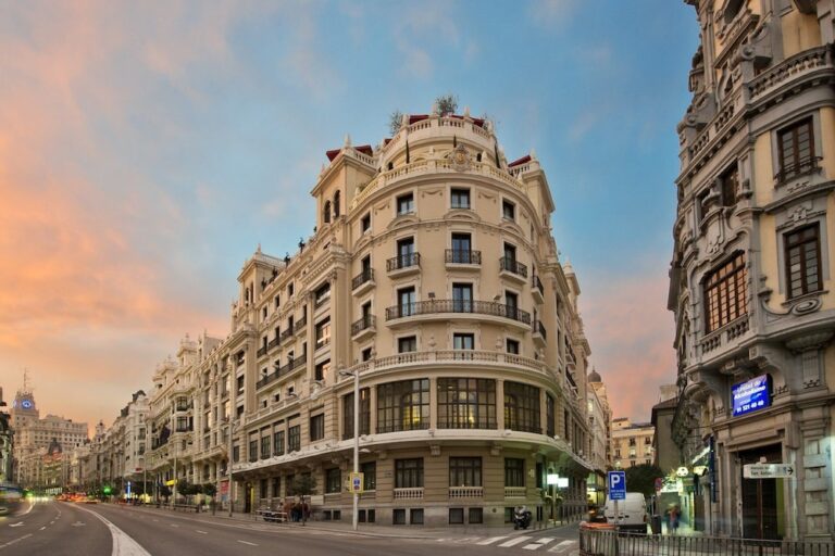 מלון The Principal Madrid Small Luxury Hotels מדריד, ספרד, קרוב לבית חבד