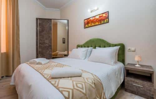 מלון עם אוכל כשר בטביליסי, מותאם לשומרי שבת, וקרוב לבית חבד טביליסי