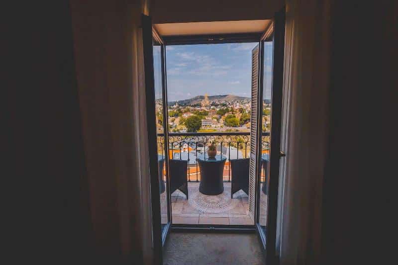 מלון צמוד לבית חבד טביליסי