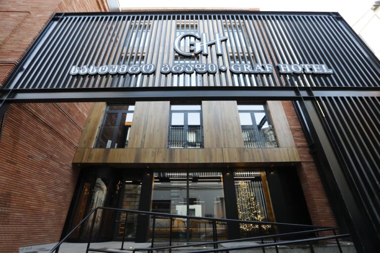 מלון בסביבת בית חבד טביליסי