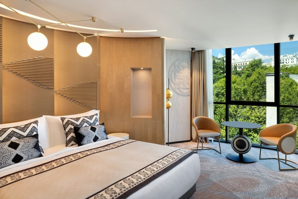 מלון ליד בית חבד טביליסי גאורגיה